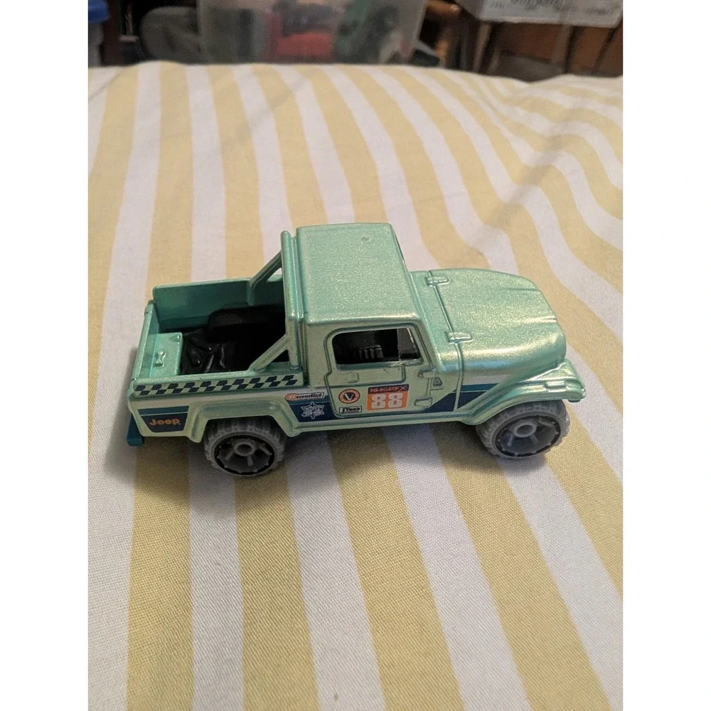 Hot Wheels Chrysler Group Jeep Truck Green Diecast 1:64 Hot Trucks Mattel J32